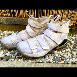 LeBron Soldier 11 XI